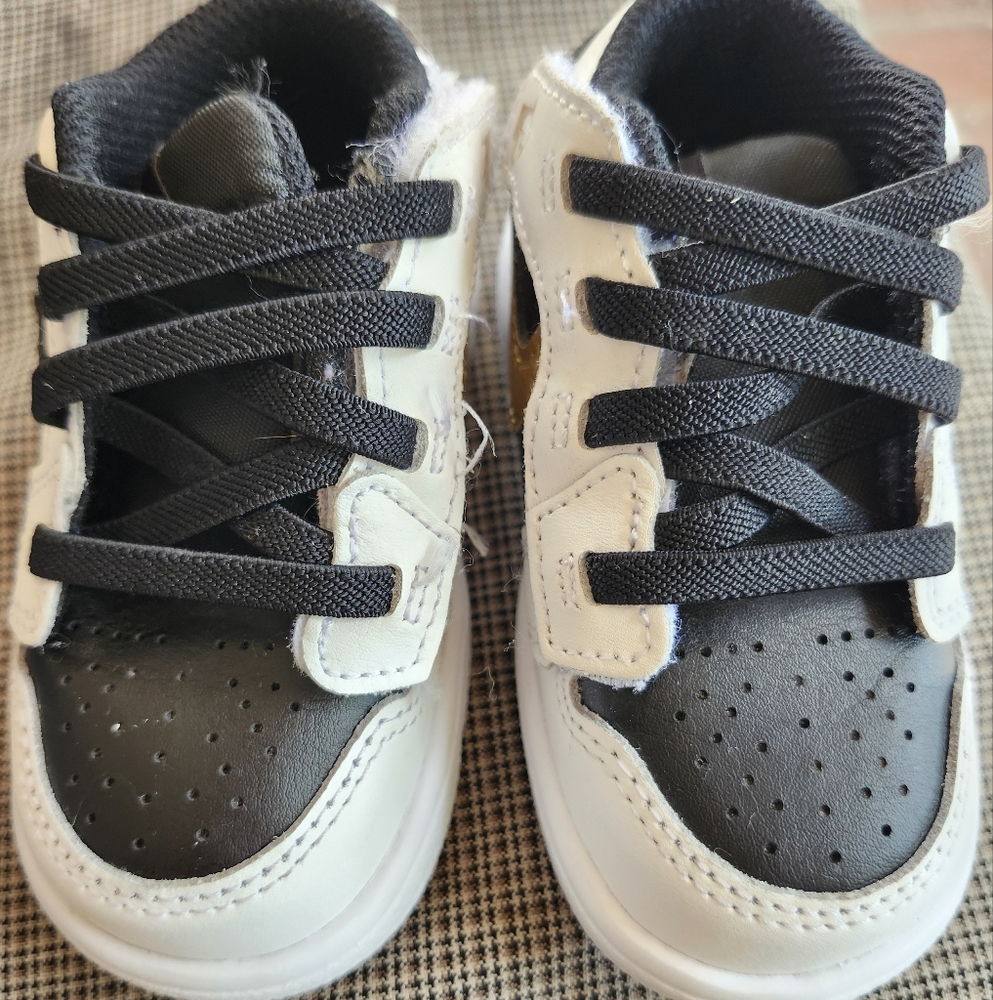 Jordan AJ 1 Low Black and White Baby/Toddler Sneakers. SIZE 4.5